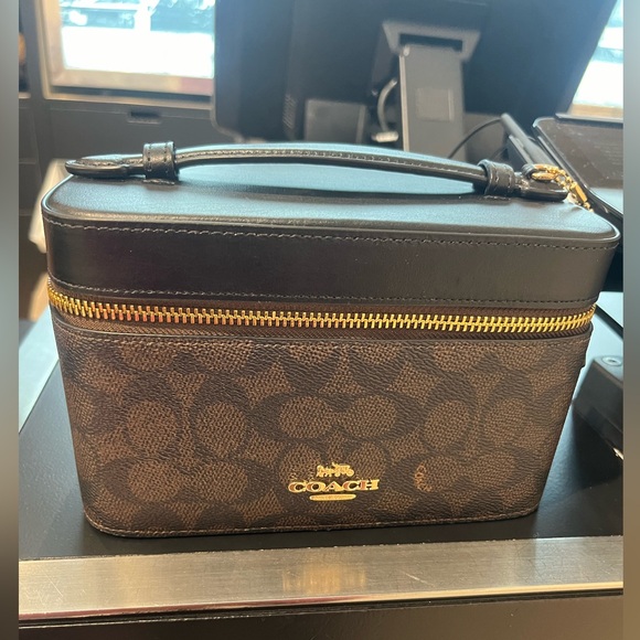 New Coach Signature Cosmetic Case - Picture 2 of 7